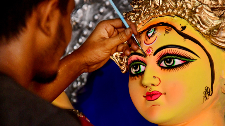 Happy Dussehra 2024: Heartfelt Wishes, Messages, and Status to Share with Family & Friends